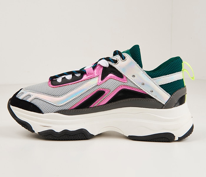 Sports sneaker before clipping path service